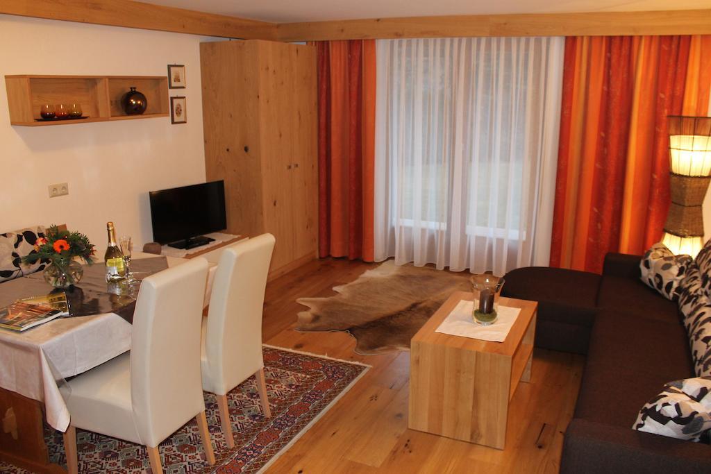 Appartements Zerzer Ried im Oberinntal Pokoj fotografie